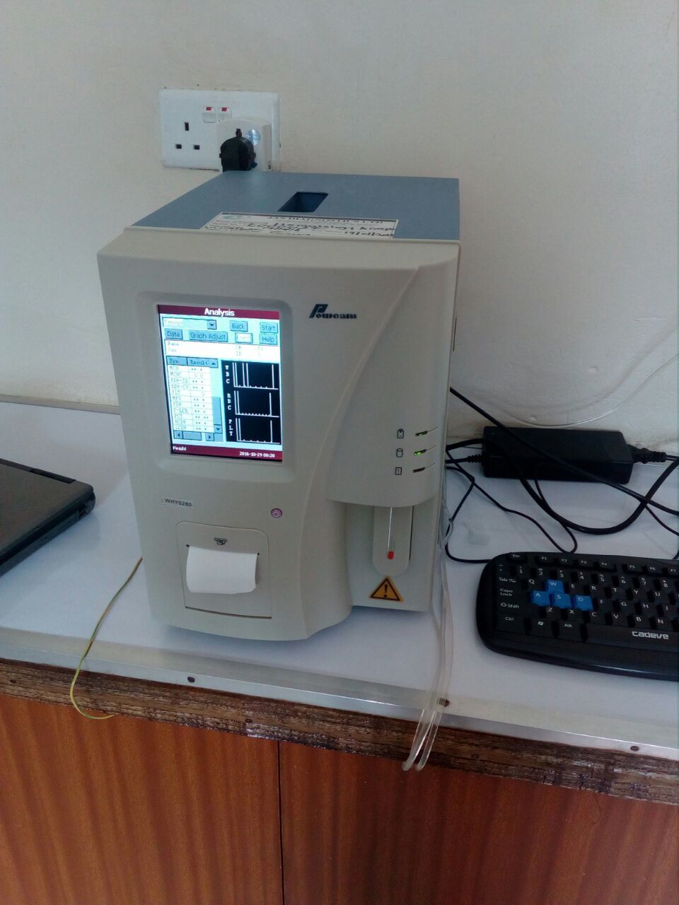 Analizador de hematología diferencial completamente automático de 3 partes.